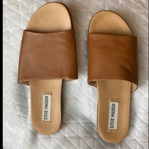 New* STEVE MADDEN 7.5 tan sandal